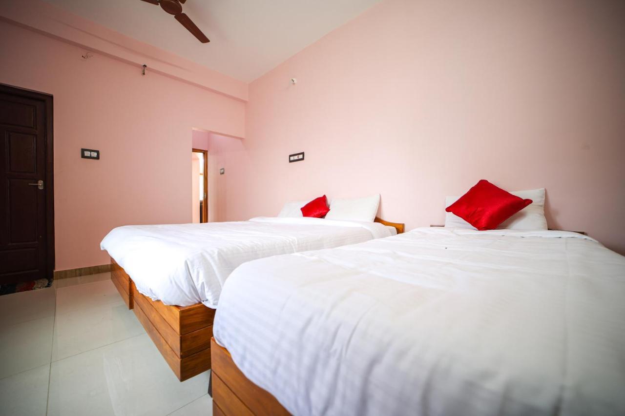 Hotel The Pothigai Palace à Kuttālam Extérieur photo