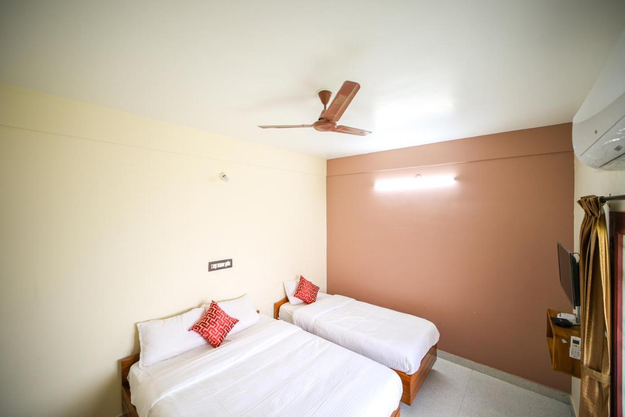 Hotel The Pothigai Palace à Kuttālam Extérieur photo