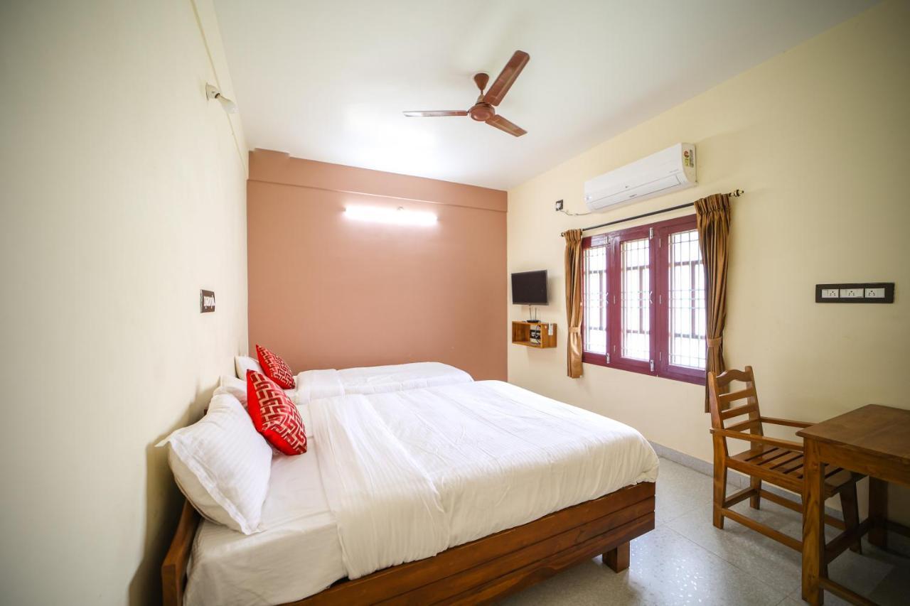 Hotel The Pothigai Palace à Kuttālam Extérieur photo