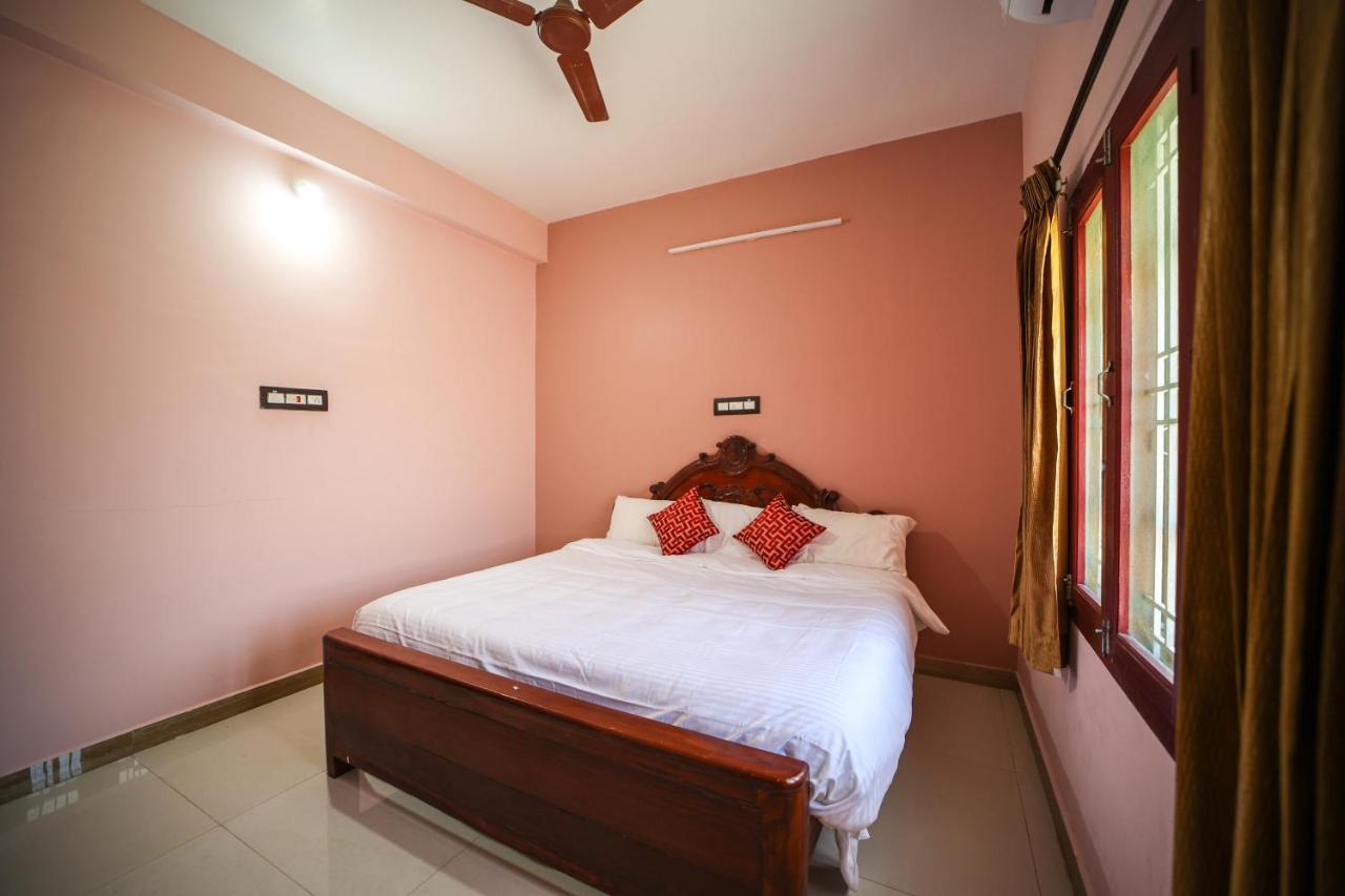 Hotel The Pothigai Palace à Kuttālam Extérieur photo