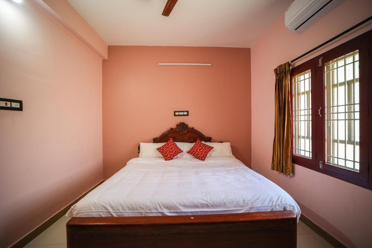 Hotel The Pothigai Palace à Kuttālam Extérieur photo