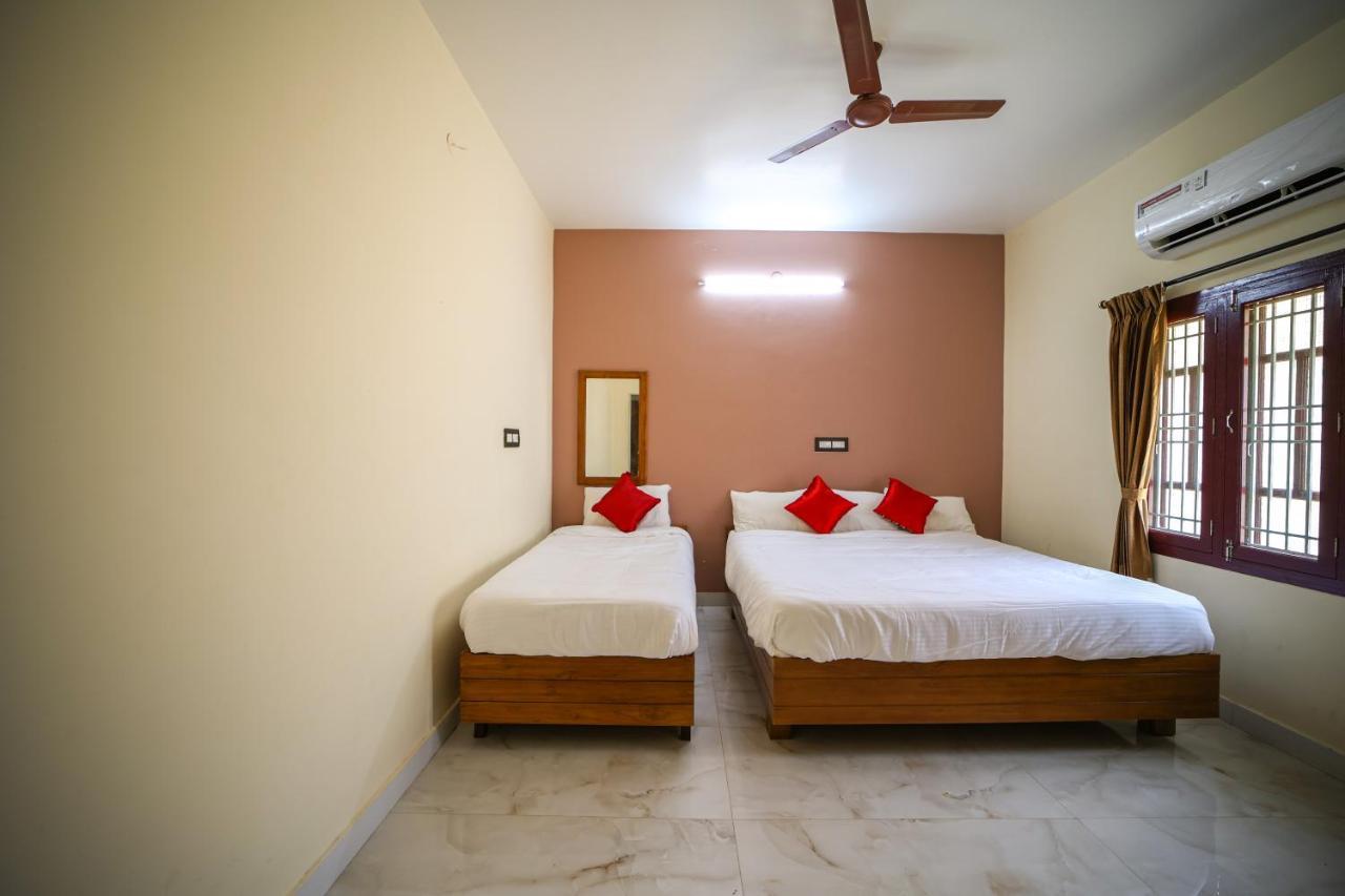Hotel The Pothigai Palace à Kuttālam Extérieur photo