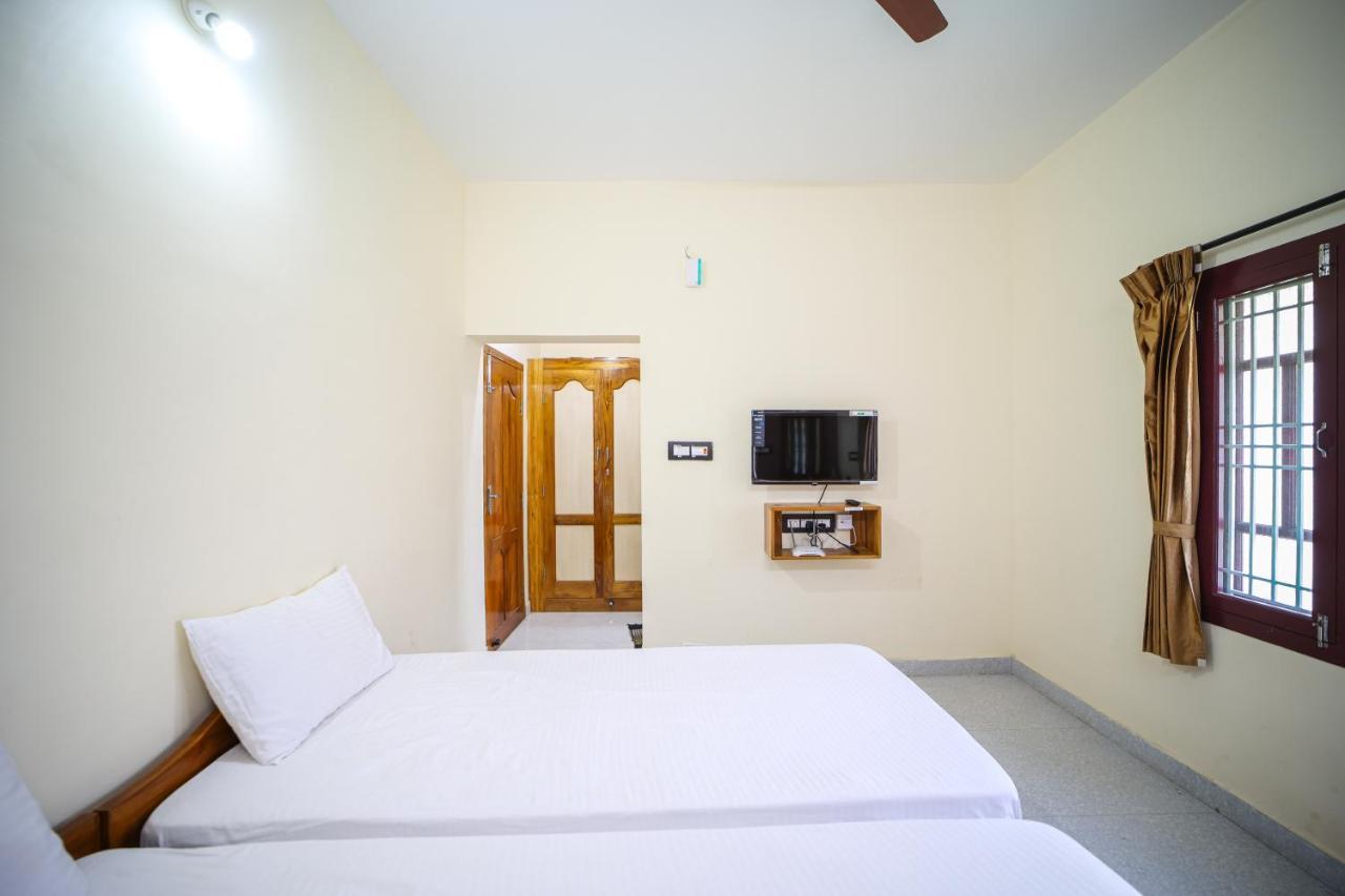 Hotel The Pothigai Palace à Kuttālam Extérieur photo