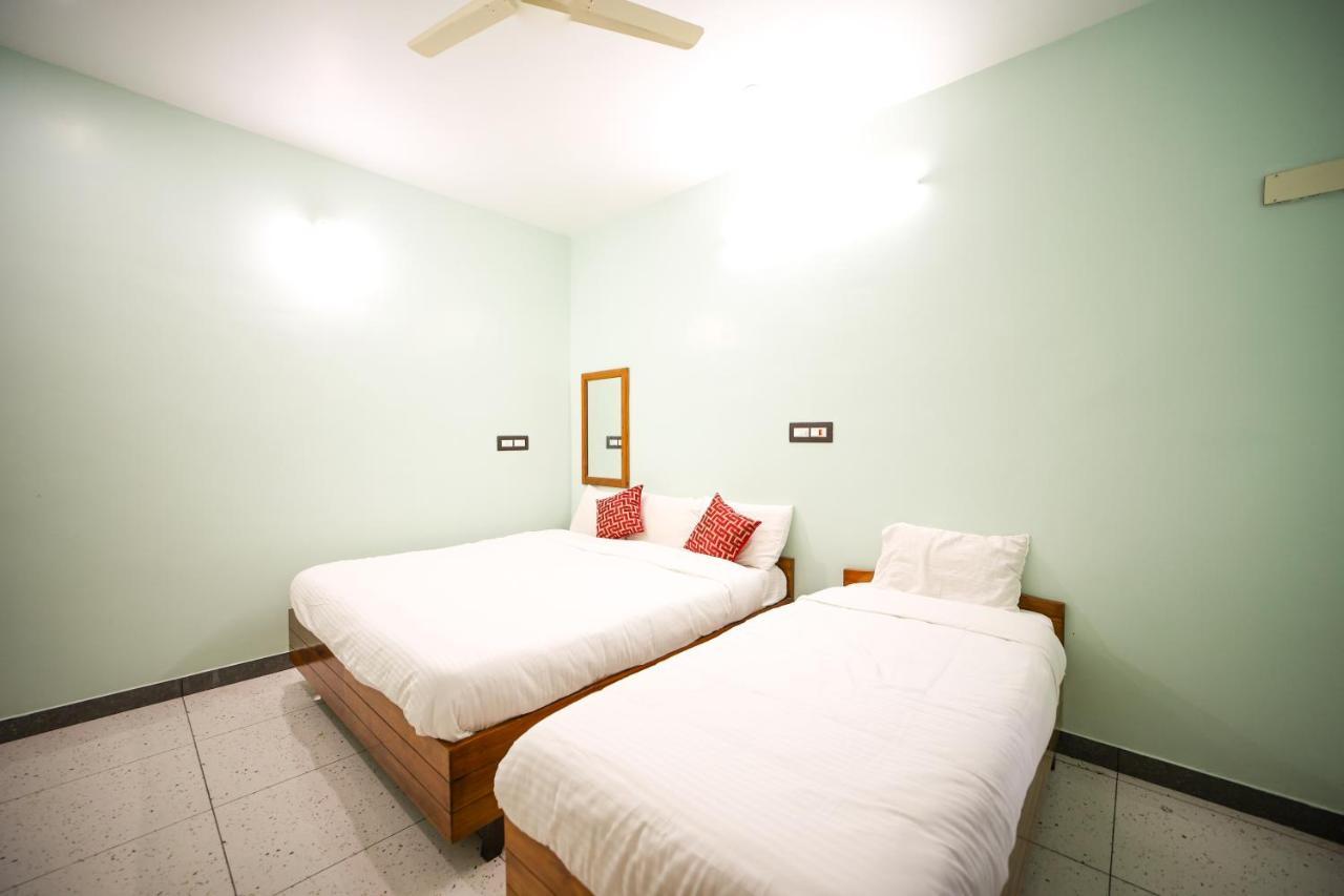 Hotel The Pothigai Palace à Kuttālam Extérieur photo